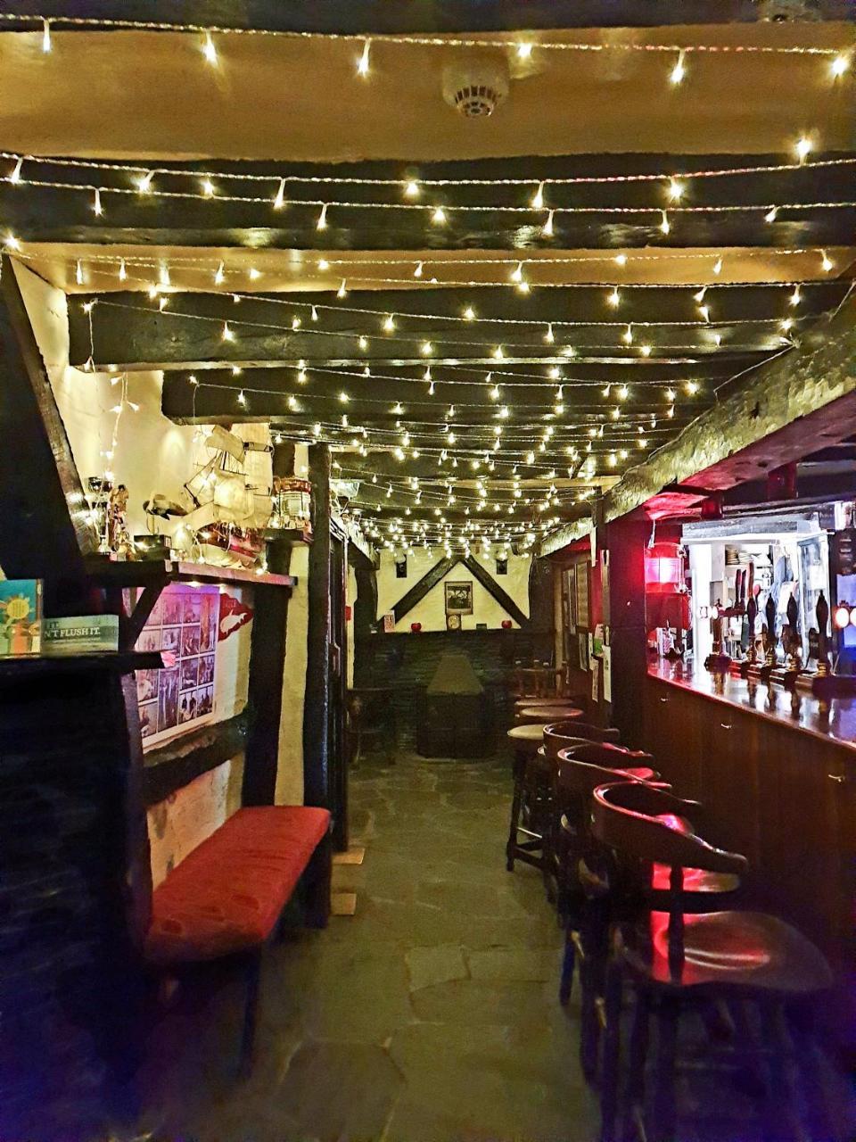 Jolly Sailor Inn Лу Екстериор снимка